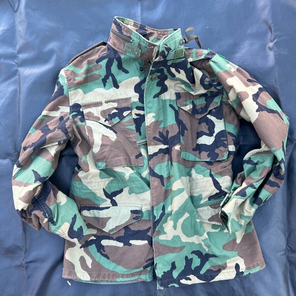 Authentic M-65 Field Jacket Woodland CamoMedium RegularMilitary Issue